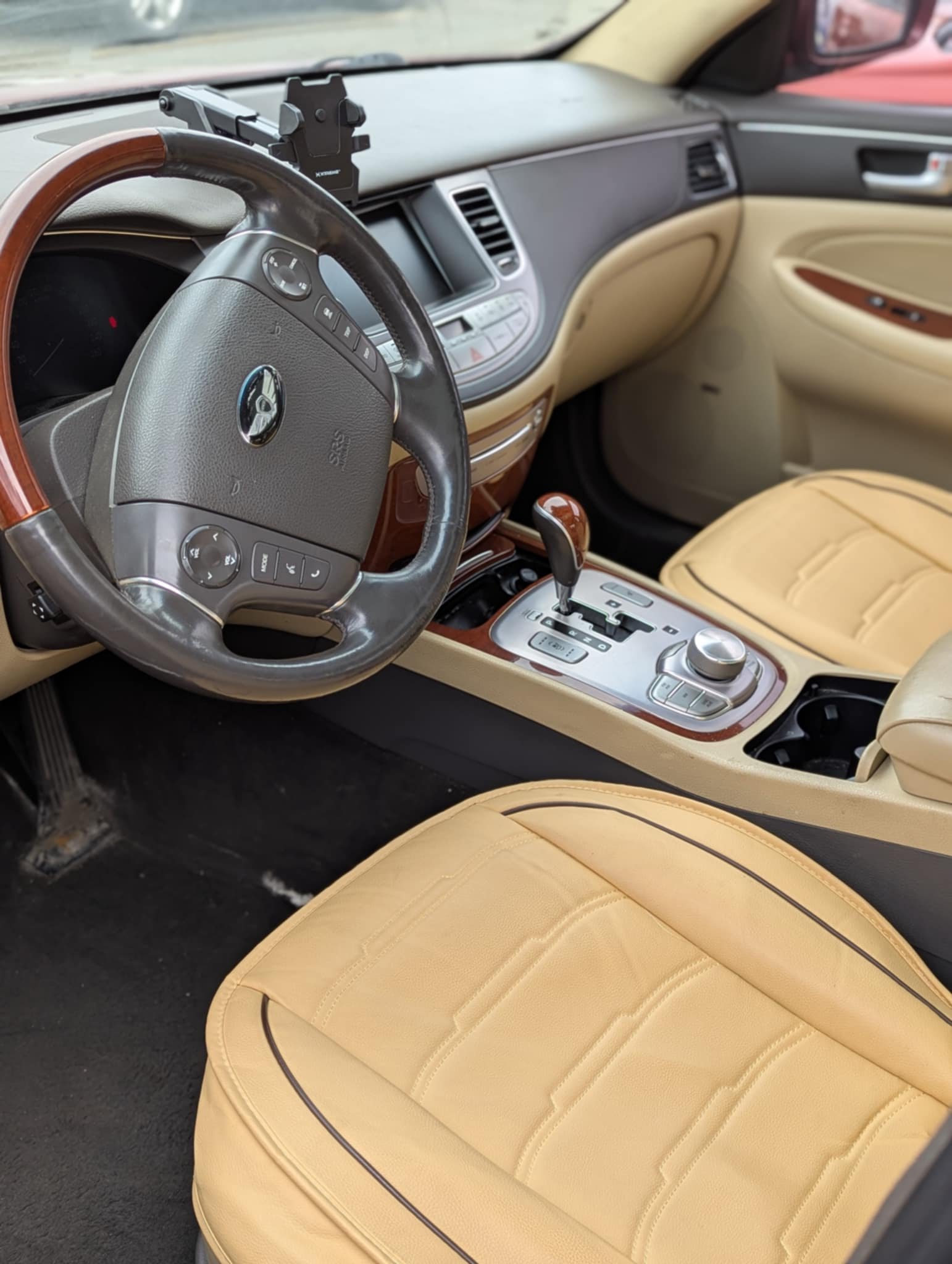 HYUNDAI GENESIS 2013